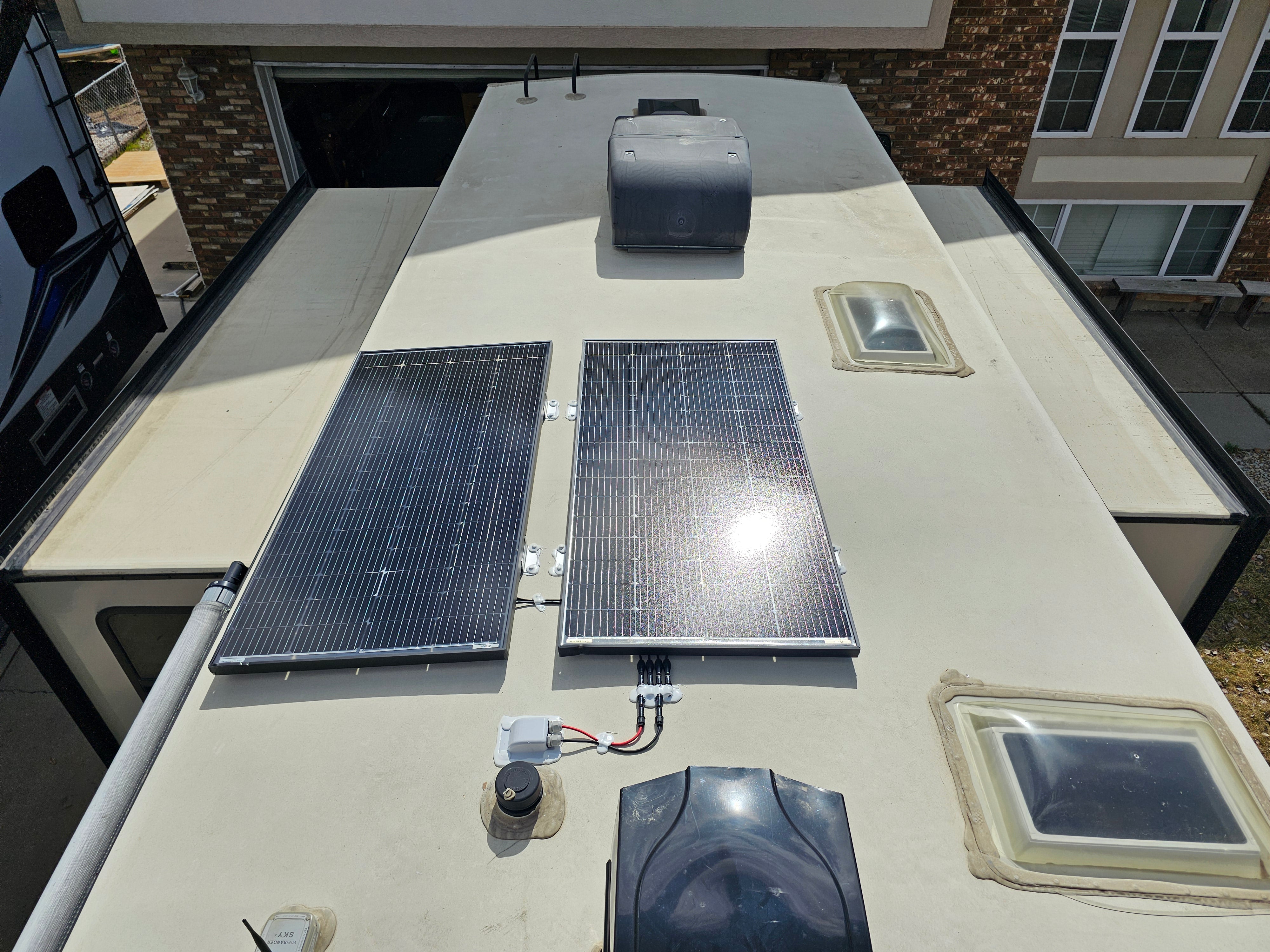 Turn key 400 watts solar install