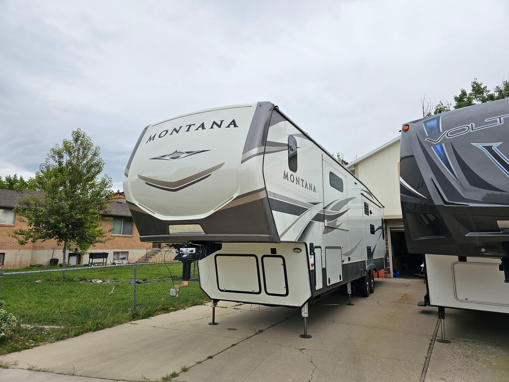 Montana fifth wheel